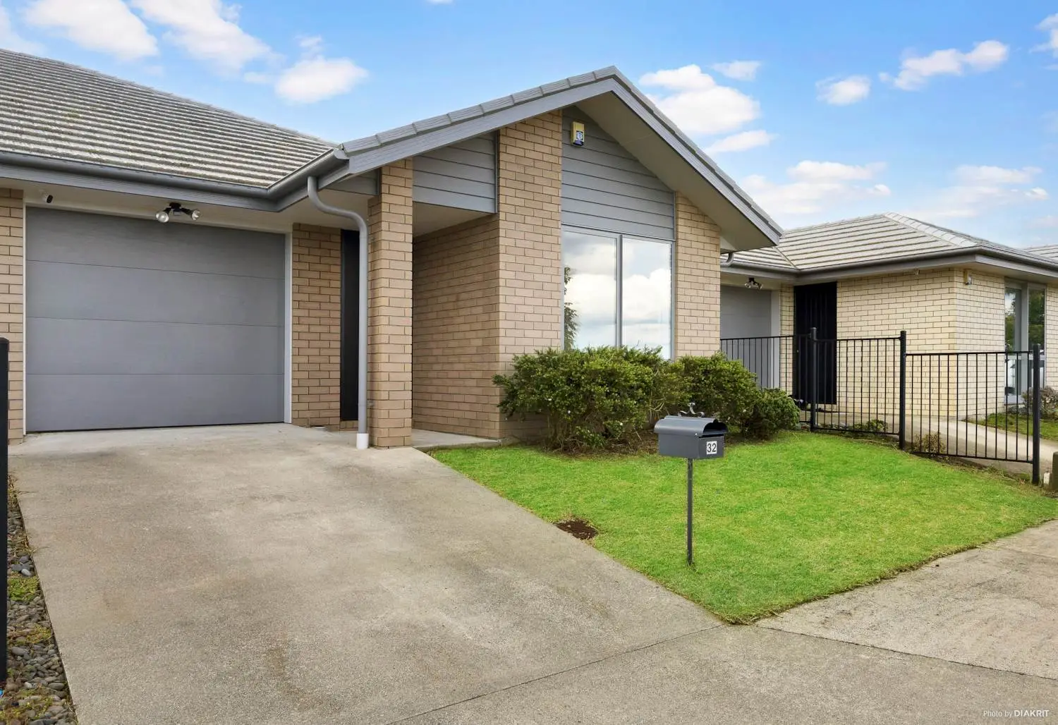 Ake Ake Avenue, Karaka